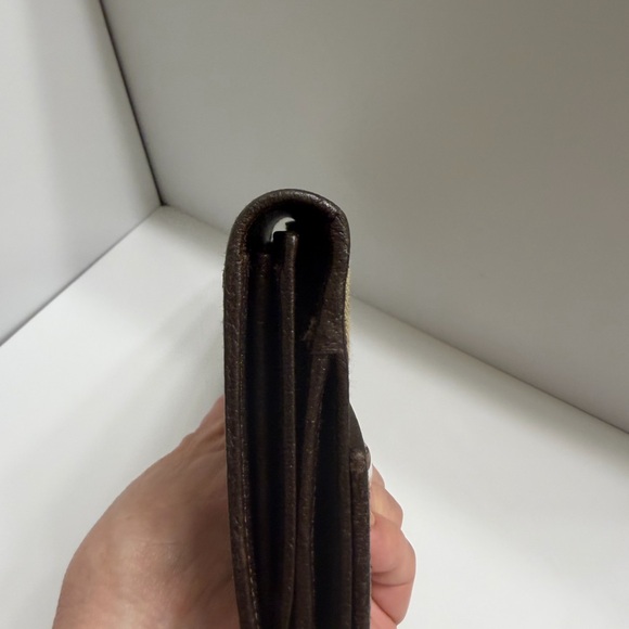 Gucci Beige and Brown Monogram Wallet - Picture 4 of 10